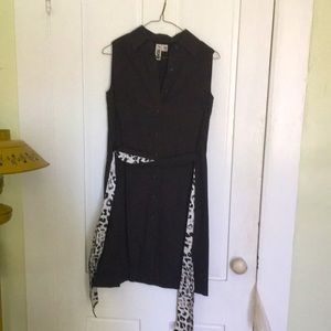 Black sleeveless shirt dress with printed tie